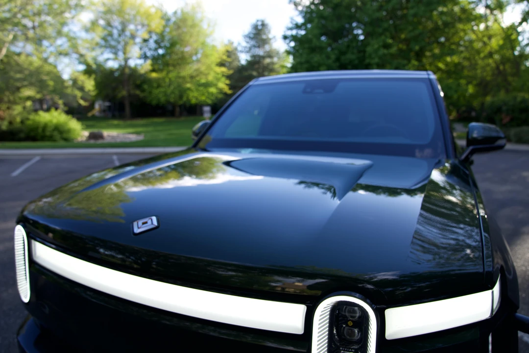 2024 Rivian R1S - Image 18 of 31