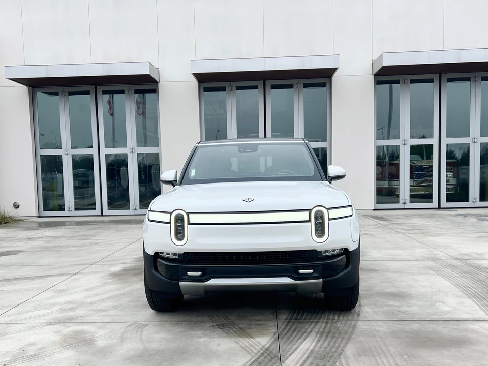 2024 Rivian R1S - Image 6 of 31