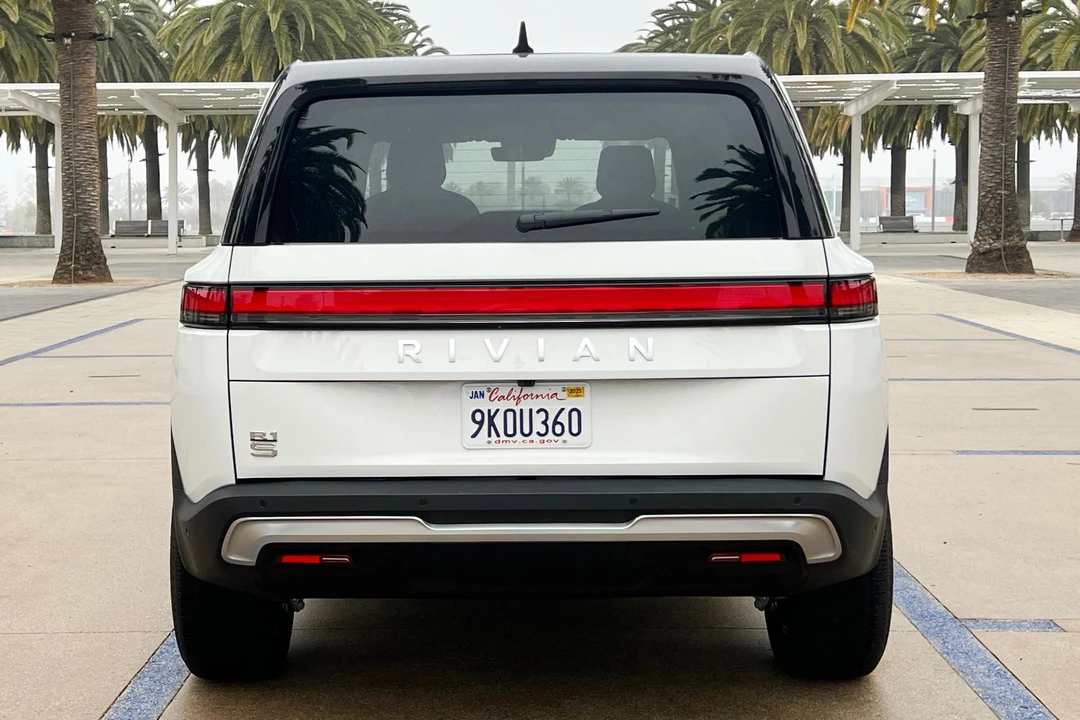 2024 Rivian R1S - Image 5 of 31