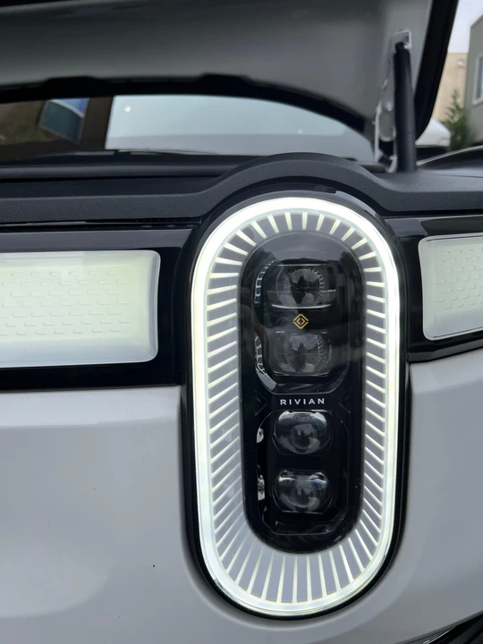 2024 Rivian R1S - Image 20 of 31