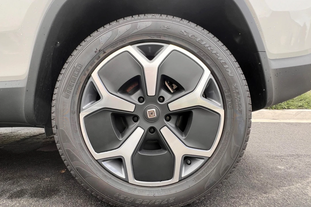 2024 Rivian R1S - Image 26 of 31