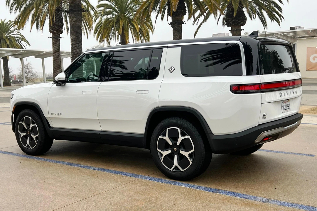 2024 Rivian R1S - Image 4 of 31
