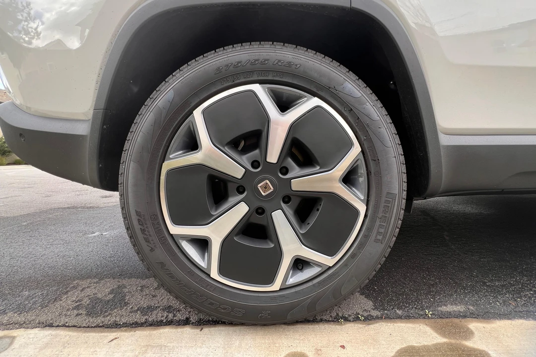2024 Rivian R1S - Image 27 of 31
