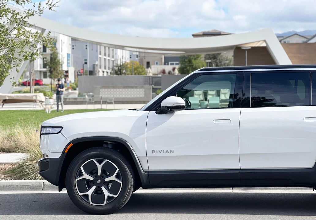 2024 Rivian R1S - Image 21 of 31