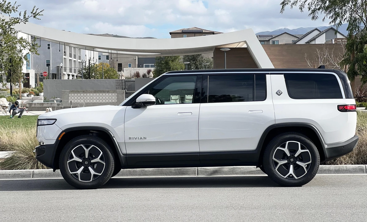 2024 Rivian R1S - Image 22 of 31