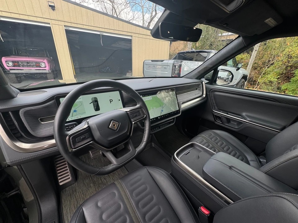 2024 Rivian R1S - Image 10 of 12