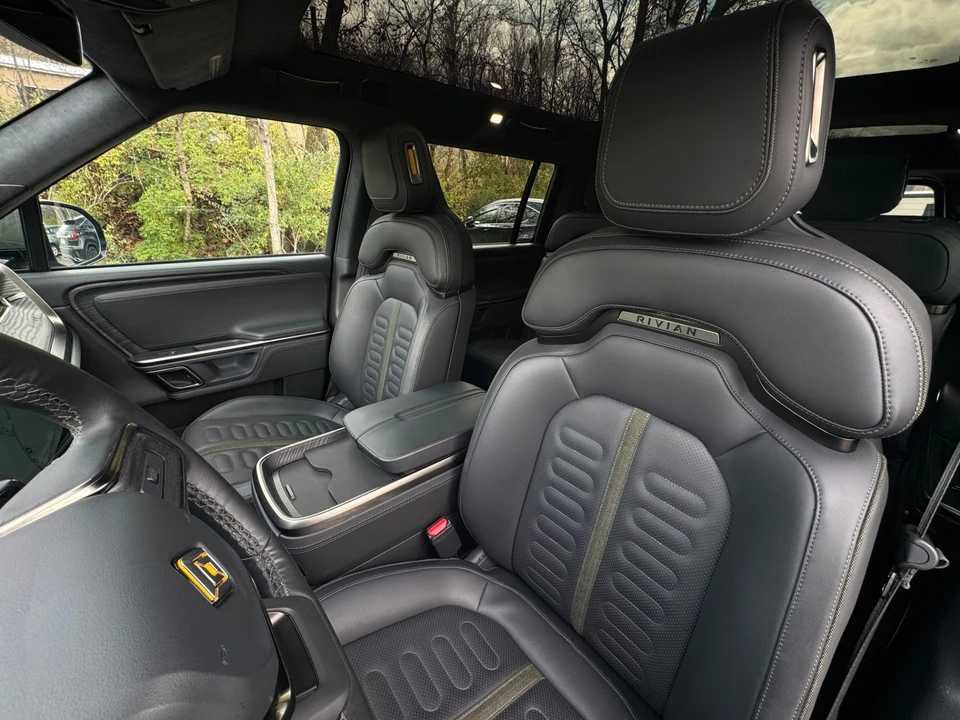 2024 Rivian R1S - Image 11 of 12