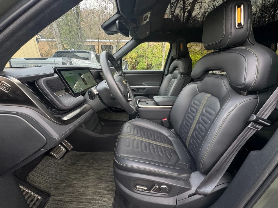 2024 Rivian R1S - Image 9 of 12