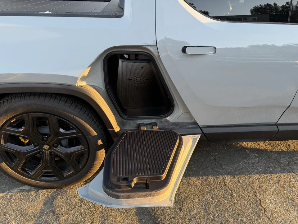 2024 Rivian R1T - Image 12 of 16