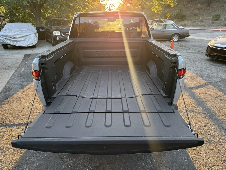 2024 Rivian R1T - Image 10 of 16
