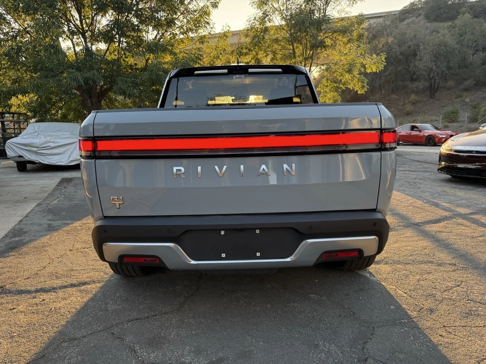 2024 Rivian R1T - Image 7 of 16