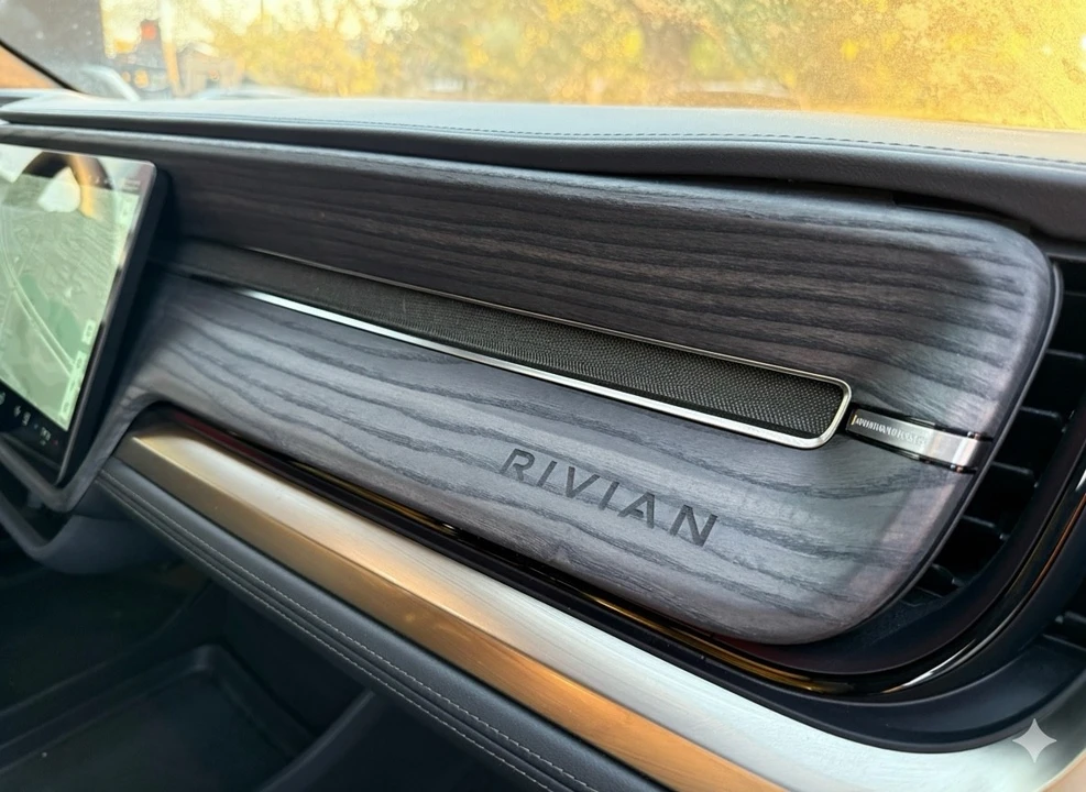 2024 Rivian R1T - Image 15 of 16
