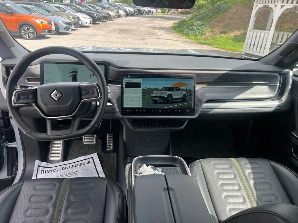 2024 Rivian R1T - Image 12 of 12