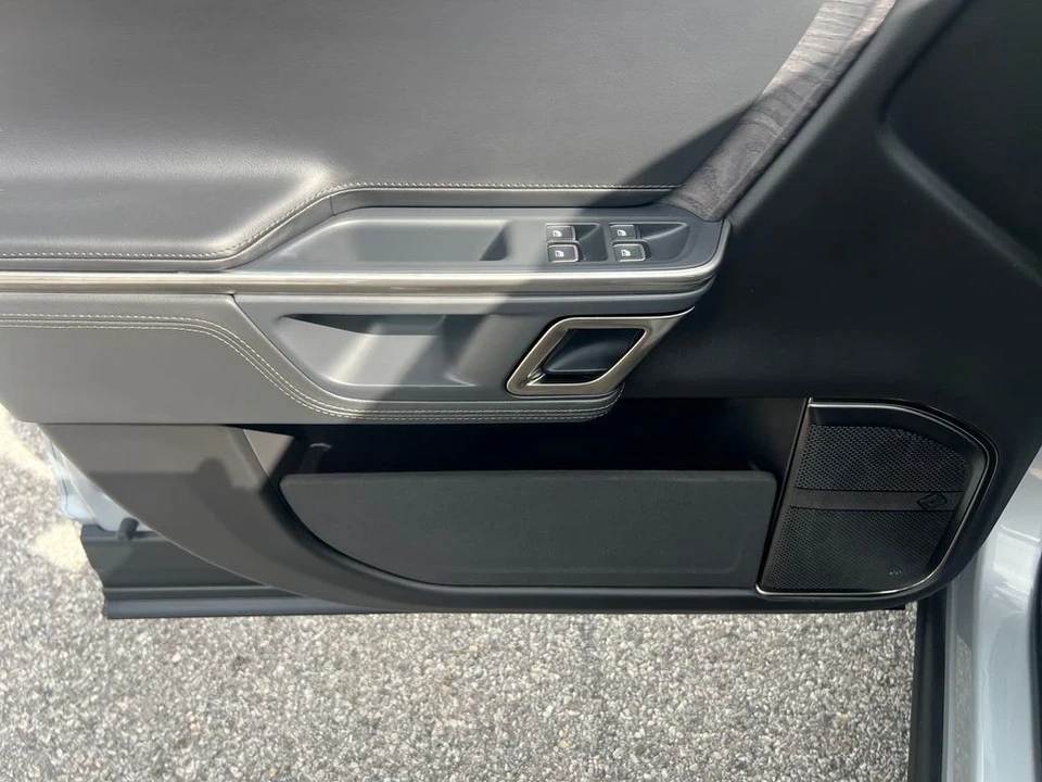2024 Rivian R1T - Image 10 of 12