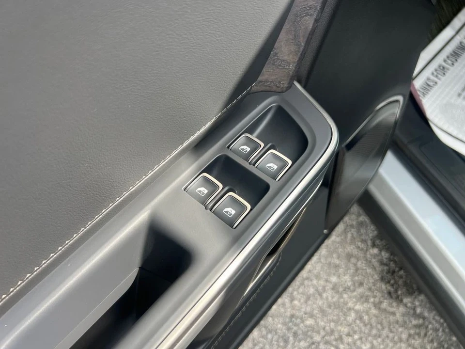 2024 Rivian R1T - Image 11 of 12