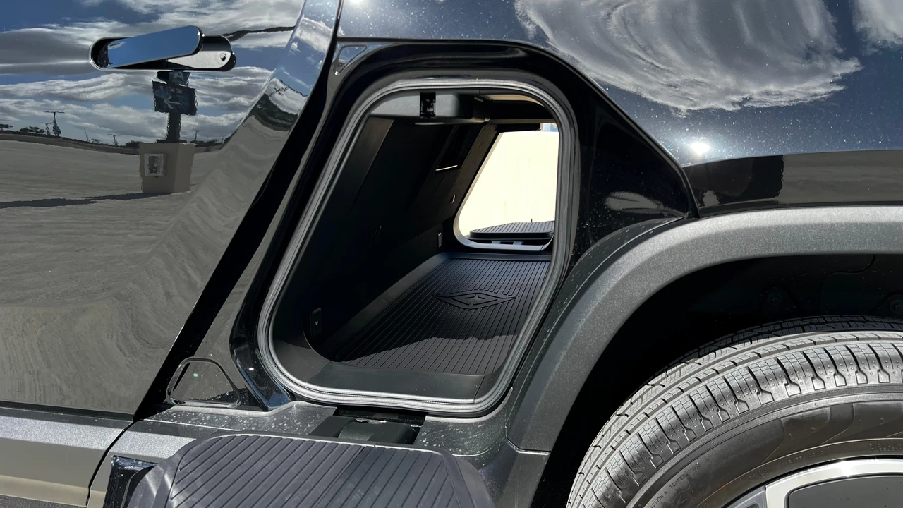 2024 Rivian R1T - Image 16 of 31