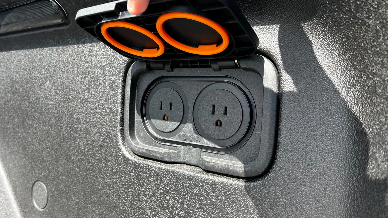 2024 Rivian R1T - Image 22 of 31