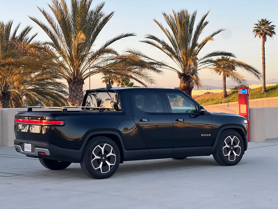 2024 Rivian R1T - Image 10 of 31