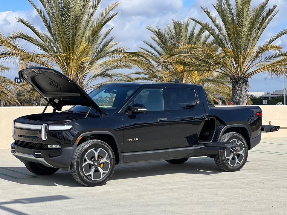 2024 Rivian R1T - Image 12 of 31