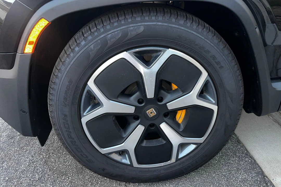 2024 Rivian R1T - Image 25 of 31