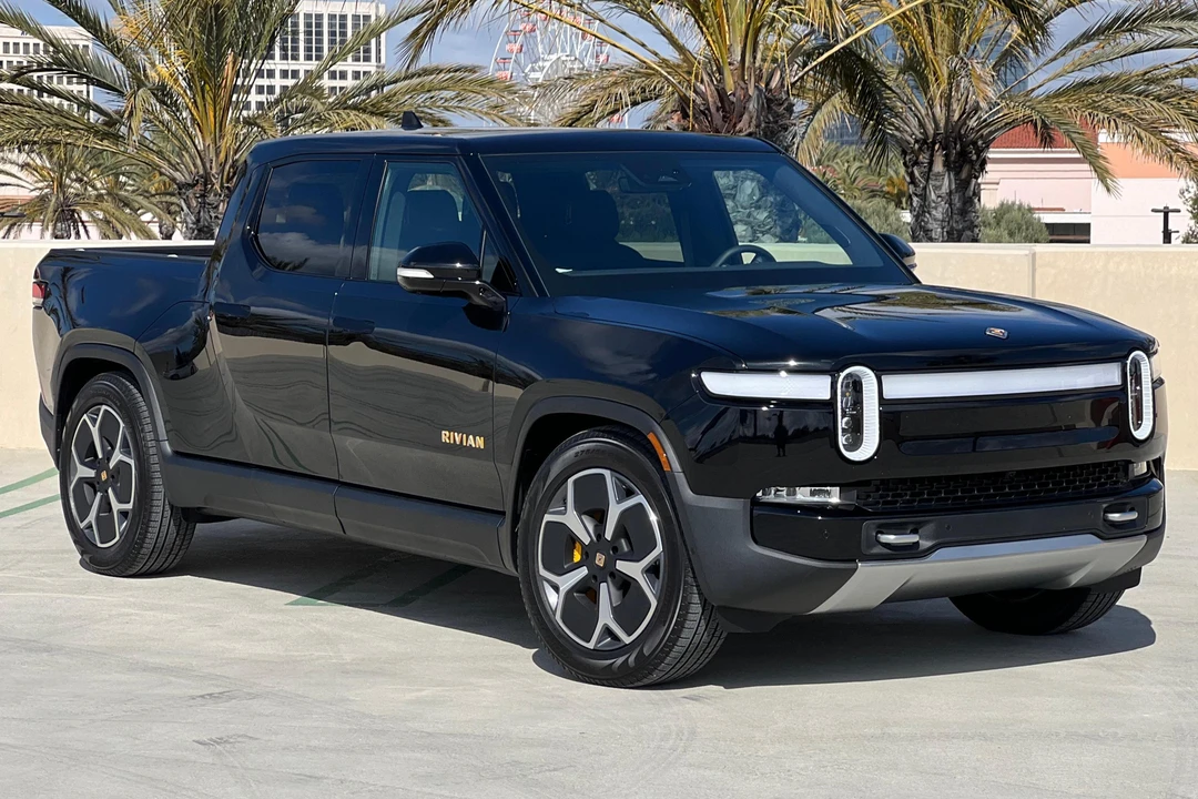 2024 Rivian R1T - Image 2 of 31