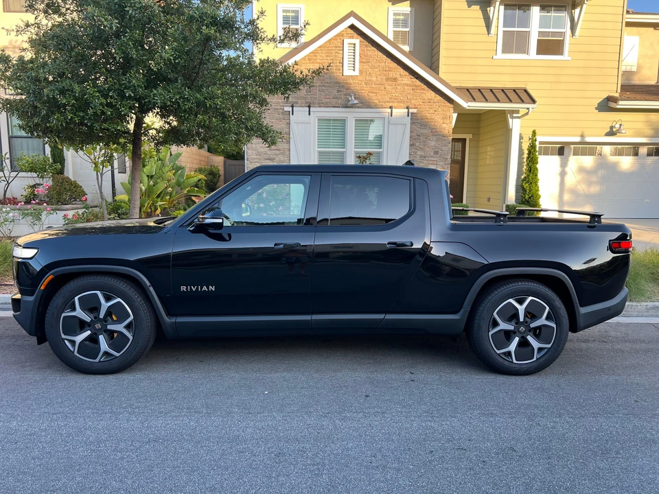 2024 Rivian R1T - Image 8 of 31