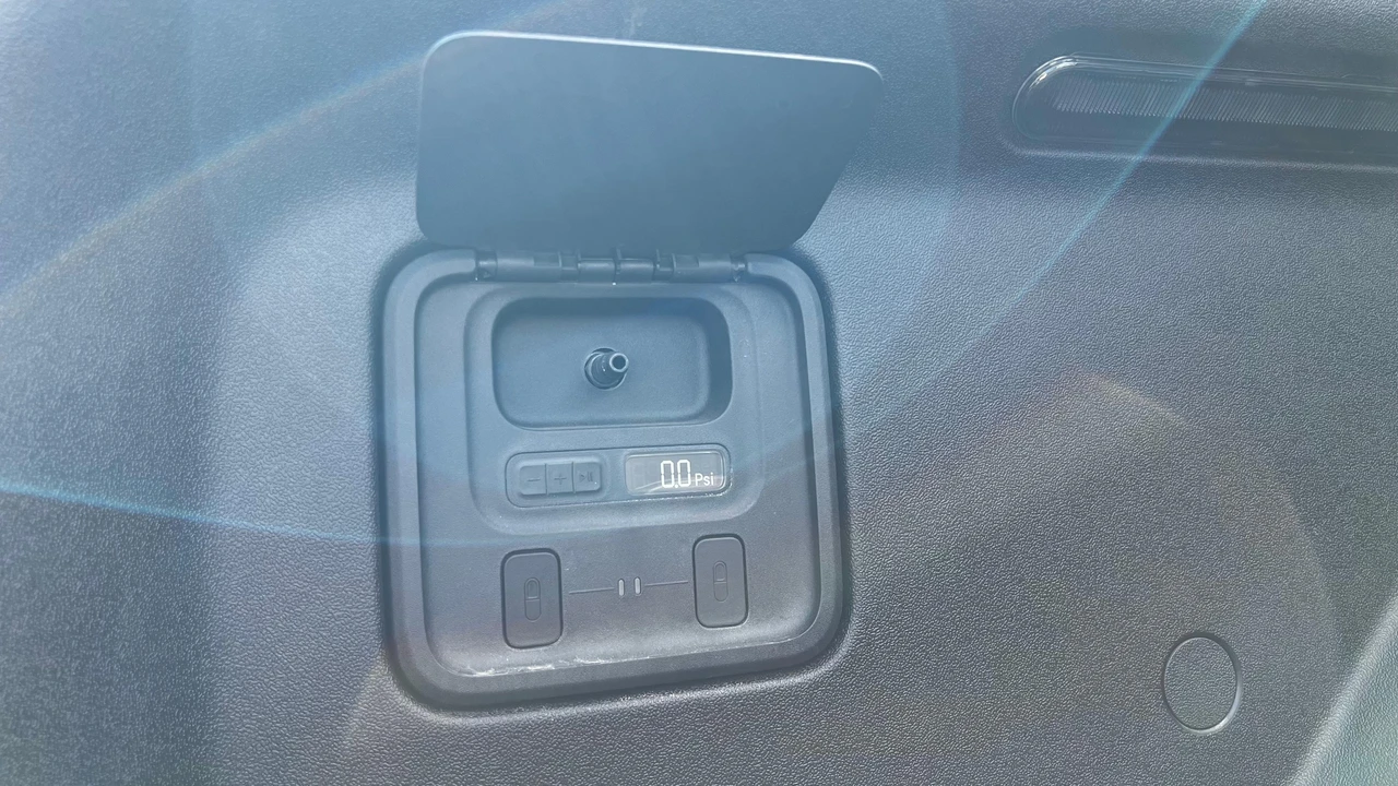 2024 Rivian R1T - Image 21 of 31