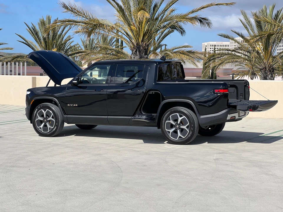 2024 Rivian R1T - Image 14 of 31
