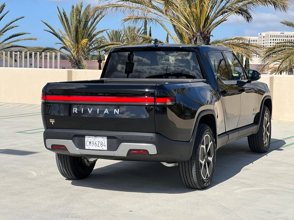 2024 Rivian R1T - Image 9 of 31