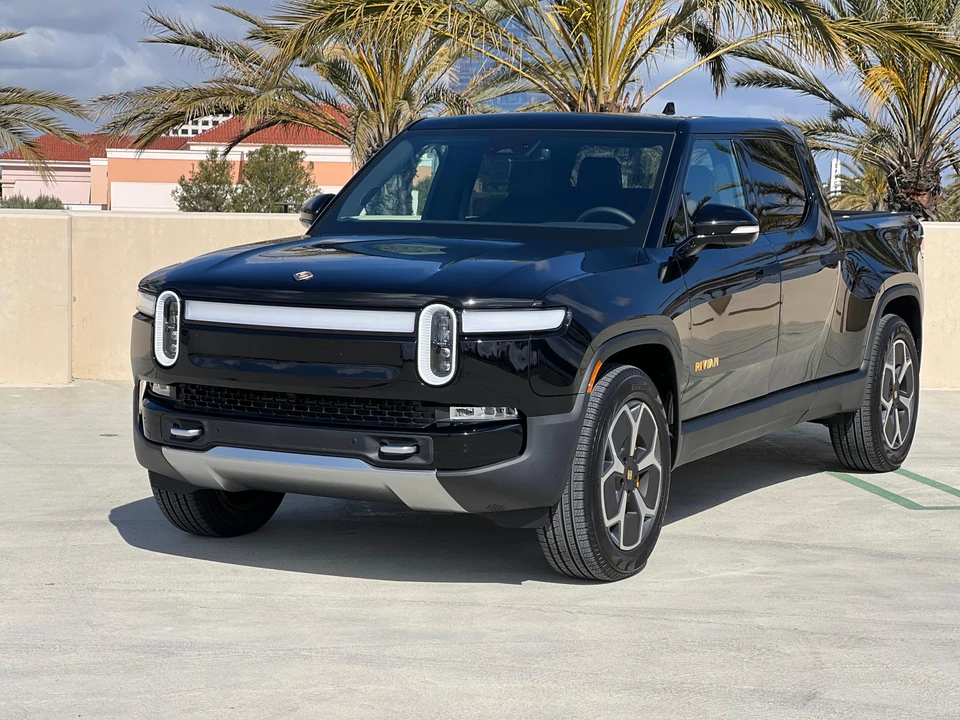 2024 Rivian R1T - Image 7 of 31