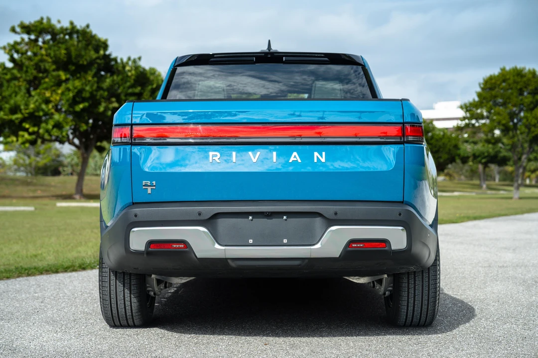 2024 Rivian R1T - Image 12 of 31