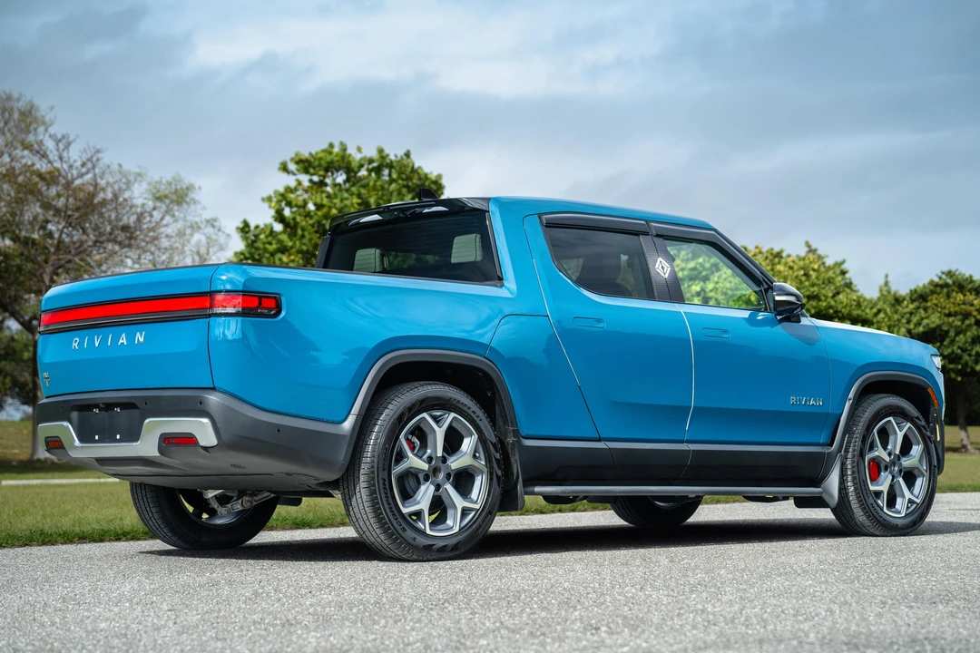 2024 Rivian R1T - Image 15 of 31