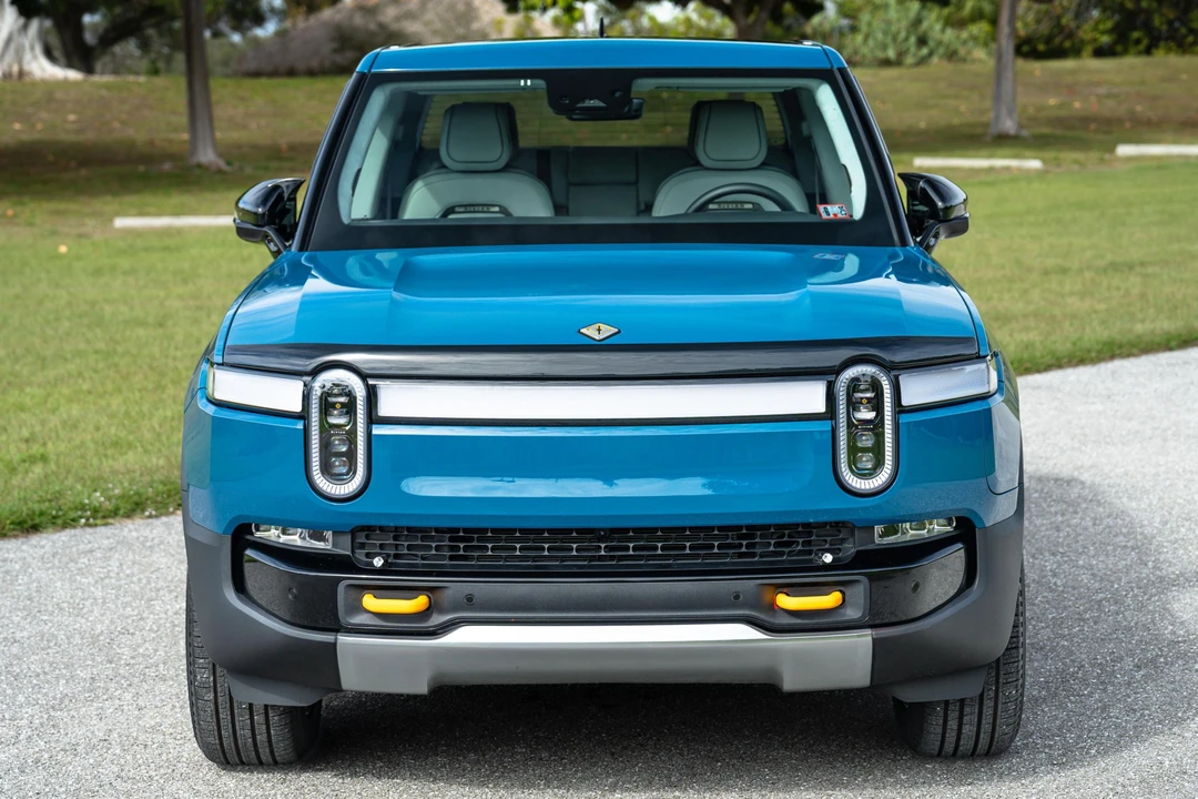 2024 Rivian R1T - Image 2 of 31