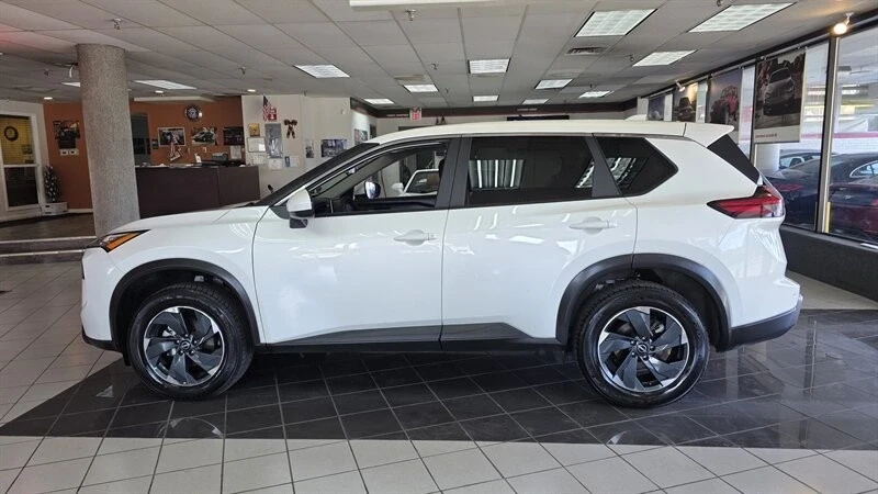 2024 Nissan Rogue - Image 2 of 4