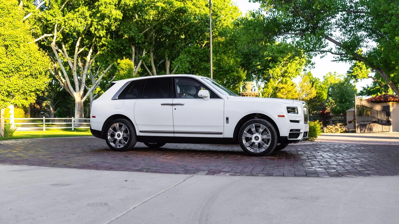 2024 Rolls-Royce Cullinan - Image 2 of 31