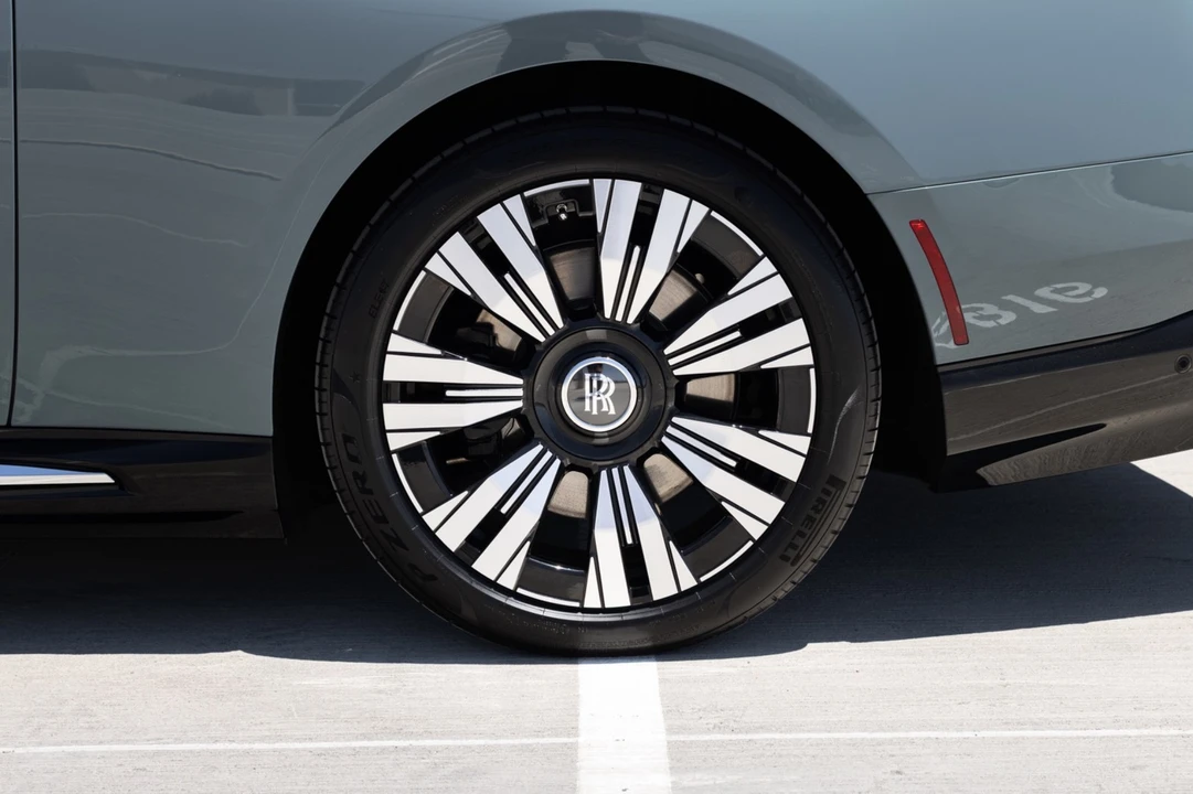 2024 Rolls-Royce Spectre - Image 15 of 31