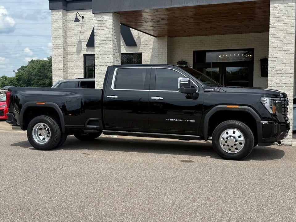 2024 GMC Sierra Heavy Duty 5th Gen - Image 12 of 24