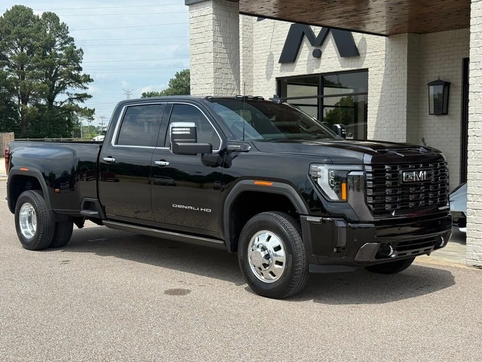 2024 GMC Sierra Heavy Duty 5th Gen - Image 11 of 24