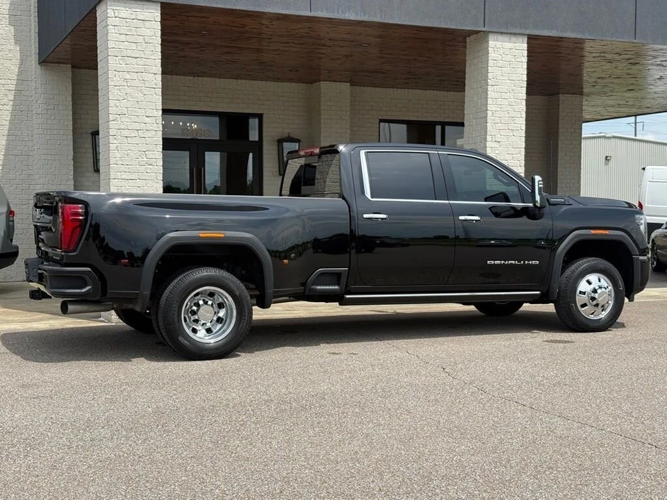 2024 GMC Sierra Heavy Duty 5th Gen - Image 14 of 24