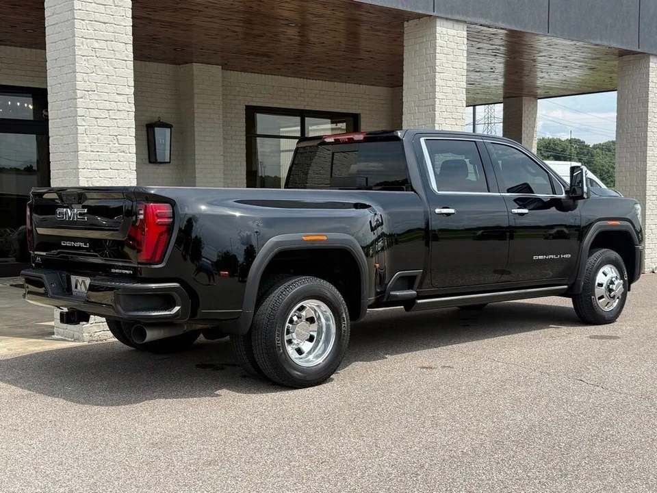 2024 GMC Sierra Heavy Duty 5th Gen - Image 15 of 24