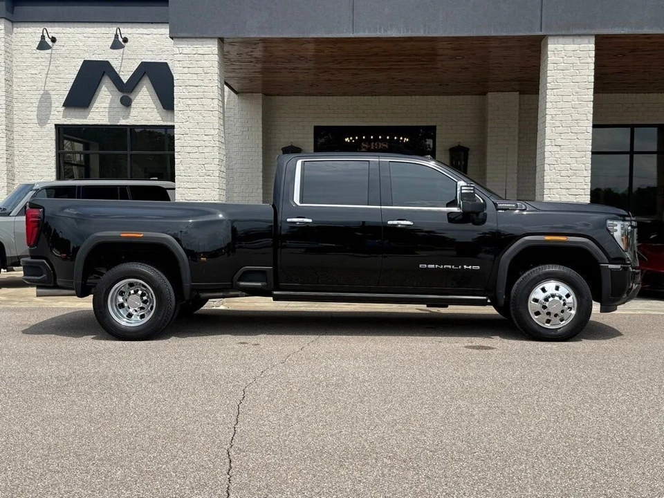 2024 GMC Sierra Heavy Duty 5th Gen - Image 13 of 24