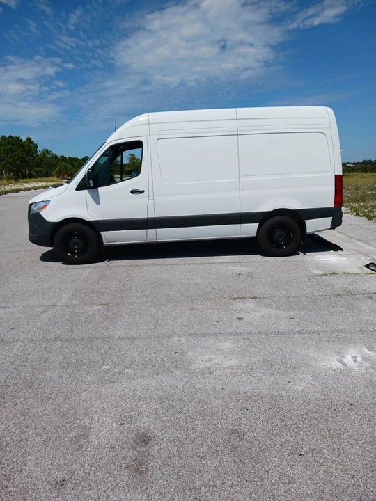 2024 Mercedes-Benz VS30 Sprinter - Image 2 of 18
