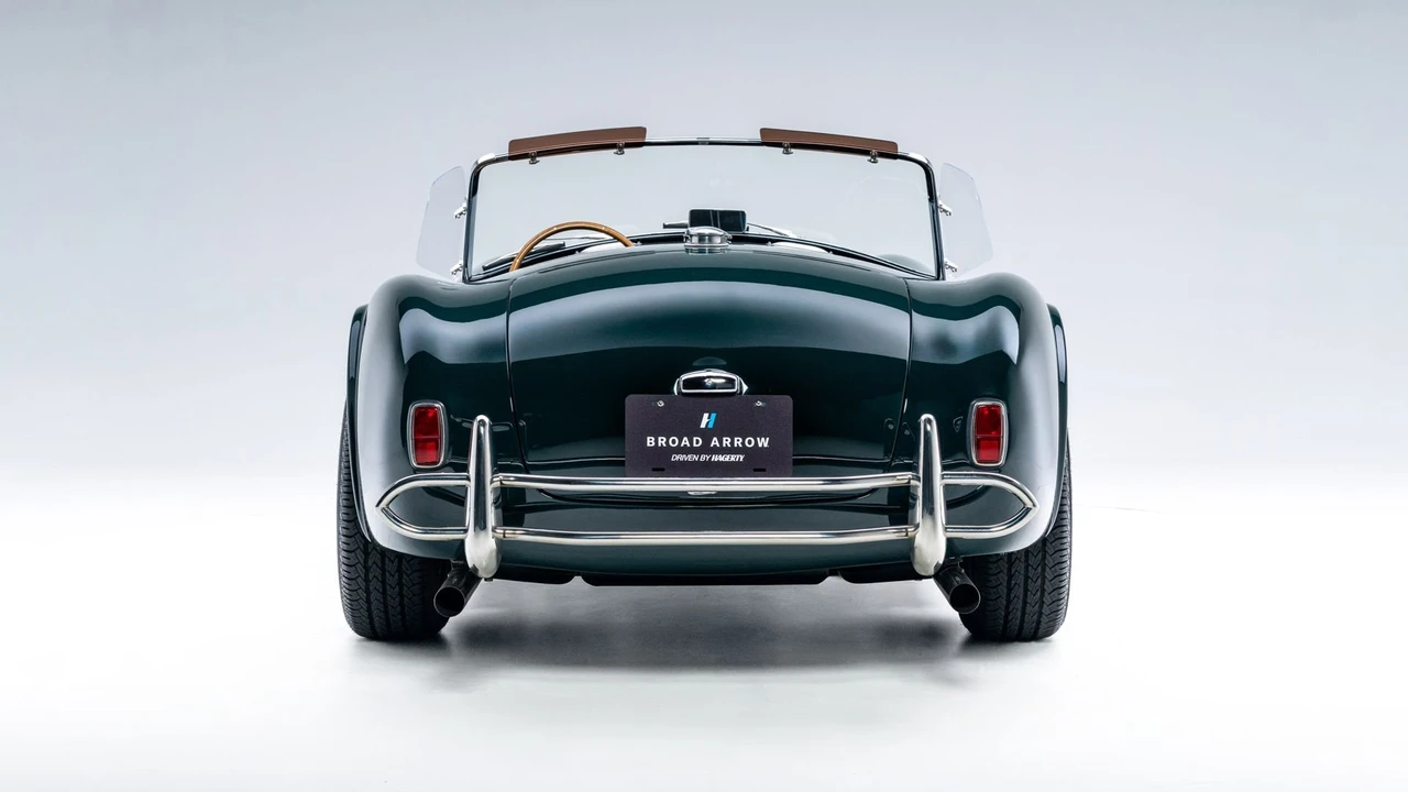 2024 Superformance - Image 11 of 31