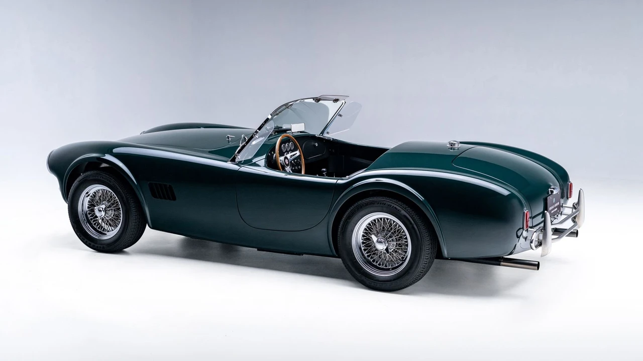 2024 Superformance - Image 2 of 31