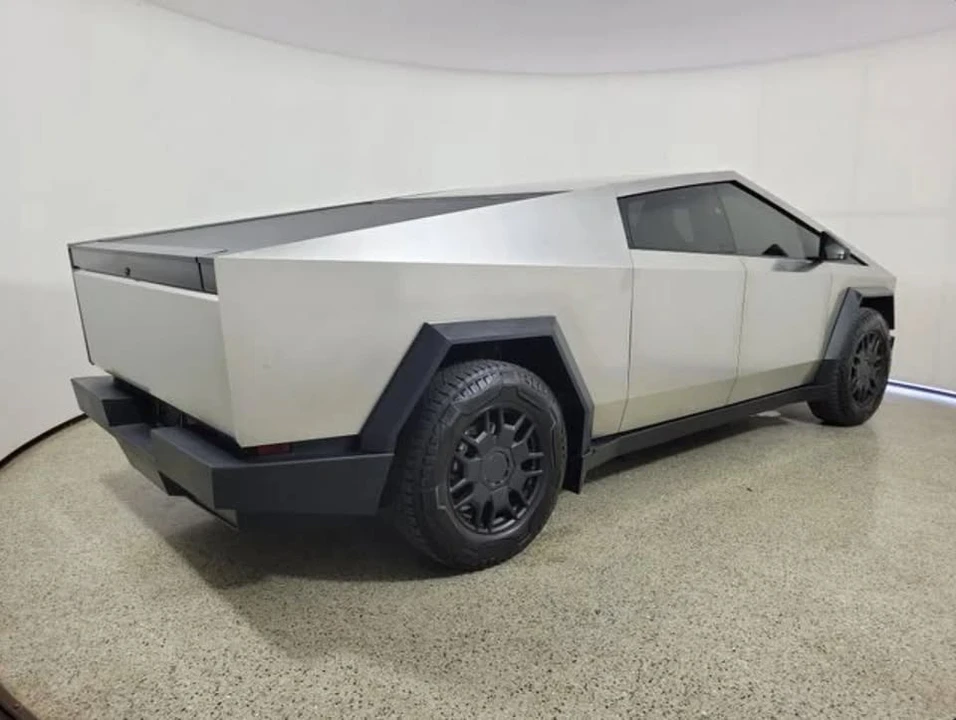 2024 Tesla Cybertruck - Image 13 of 15