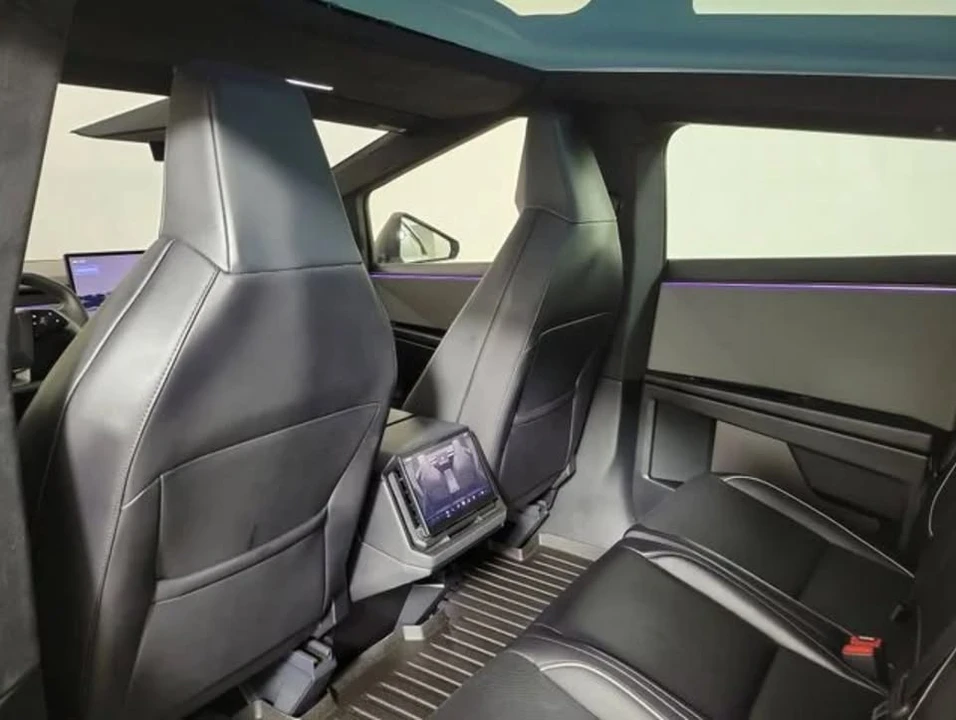 2024 Tesla Cybertruck - Image 10 of 15