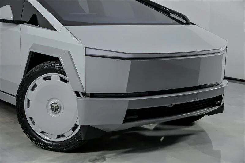2024 Tesla Cybertruck - Image 2 of 21