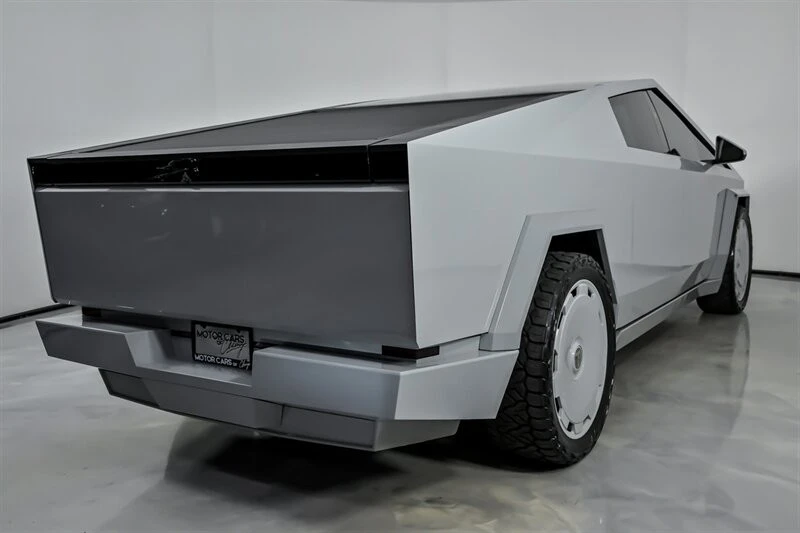 2024 Tesla Cybertruck - Image 11 of 21