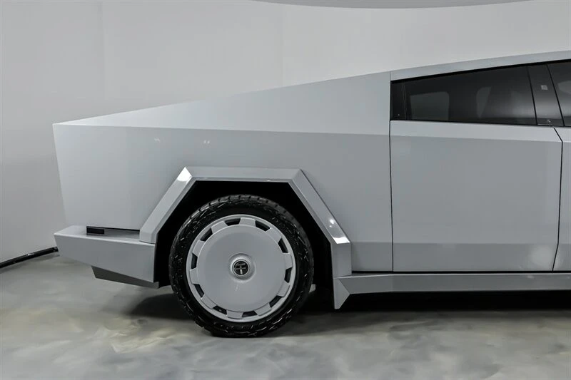 2024 Tesla Cybertruck - Image 12 of 21