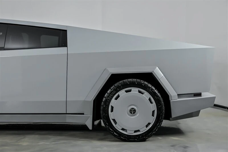 2024 Tesla Cybertruck - Image 8 of 21